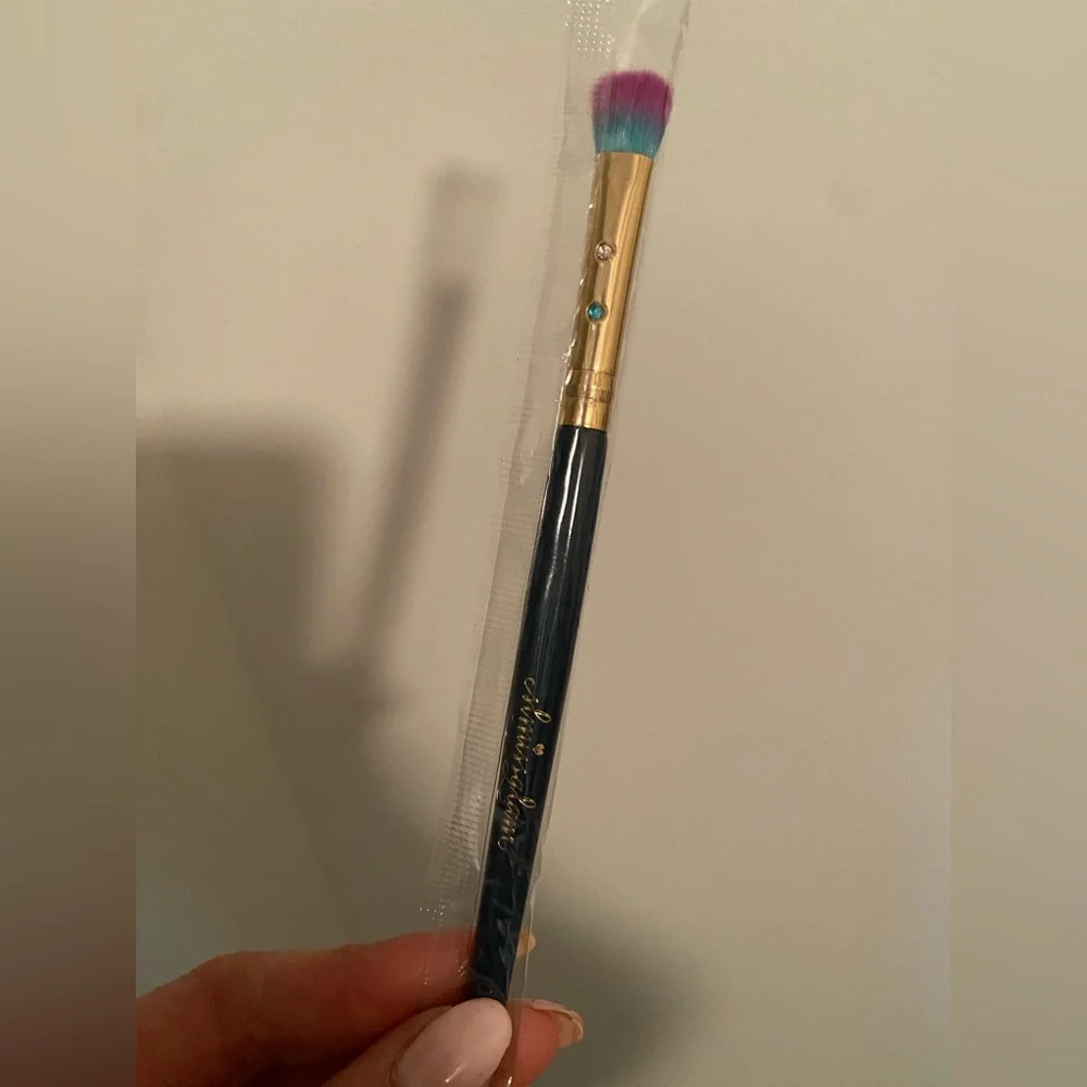 Brand new makeup brush- available for any bundles over $50